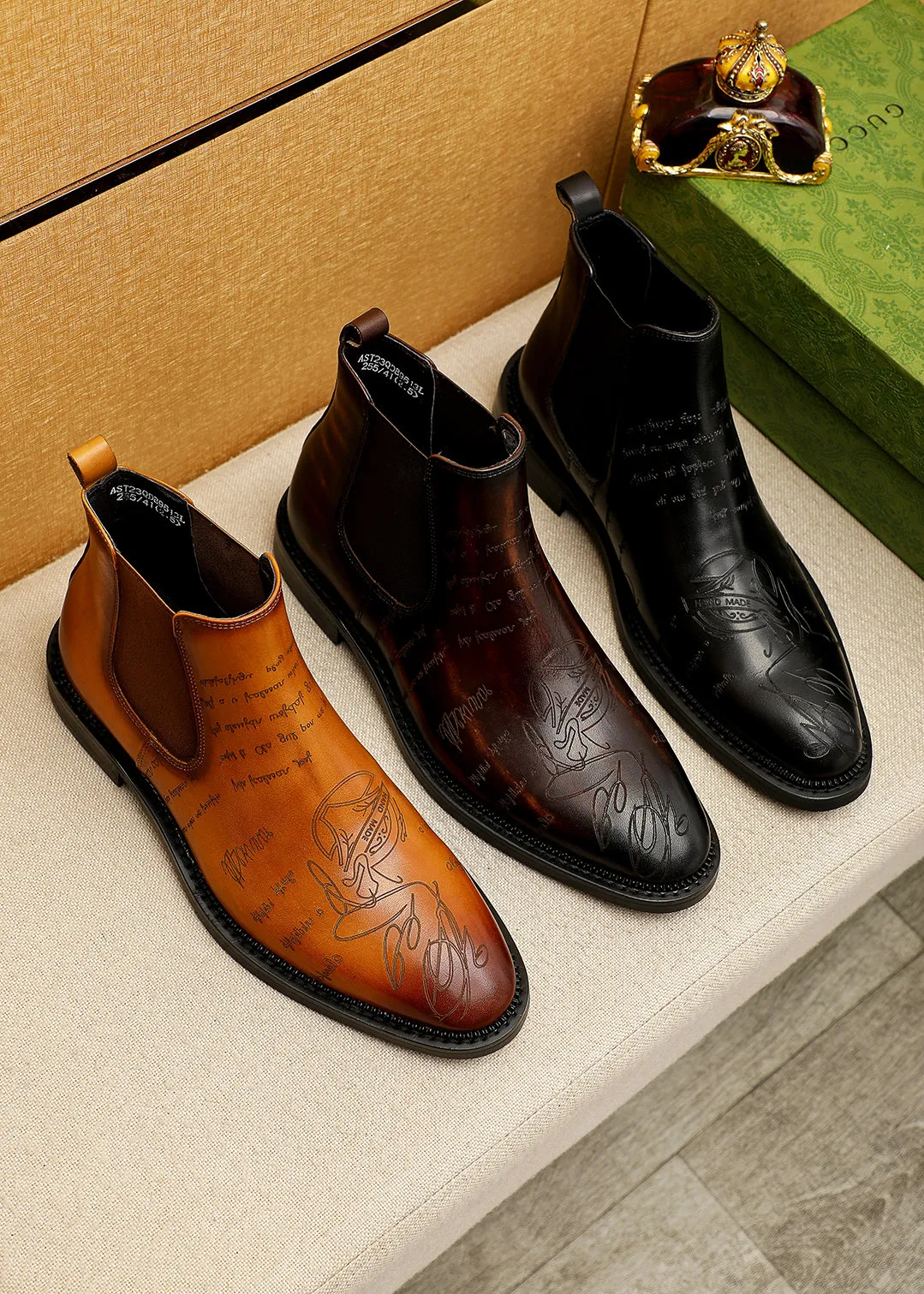 Men's shoes 💰640 💐 Product trademark: GUCCI "Gucci" high-top leather shoes Regular size: 38-44 (37.45.46🉑️Customized) Product materials: Selected imported first-layer calfskin embossed upper + luxury hardware buckle, imported sheep 🐑 leather lining. Strong three-dimensional visual effect, original outsole Color: 3⃣️colors available